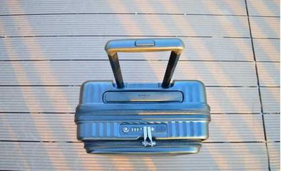 機(jī)票無免費(fèi)托運(yùn),能帶20寸行李箱上飛機(jī)嗎?